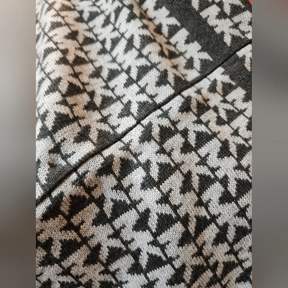 EUC Michael Kors Infinity‎ Scarf
